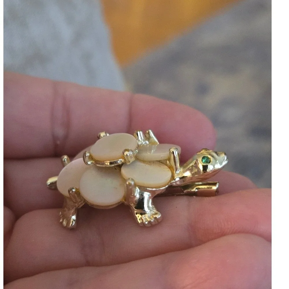 Mother of Pearl Turtle Brooch Goldtone Green Eyes Vintage